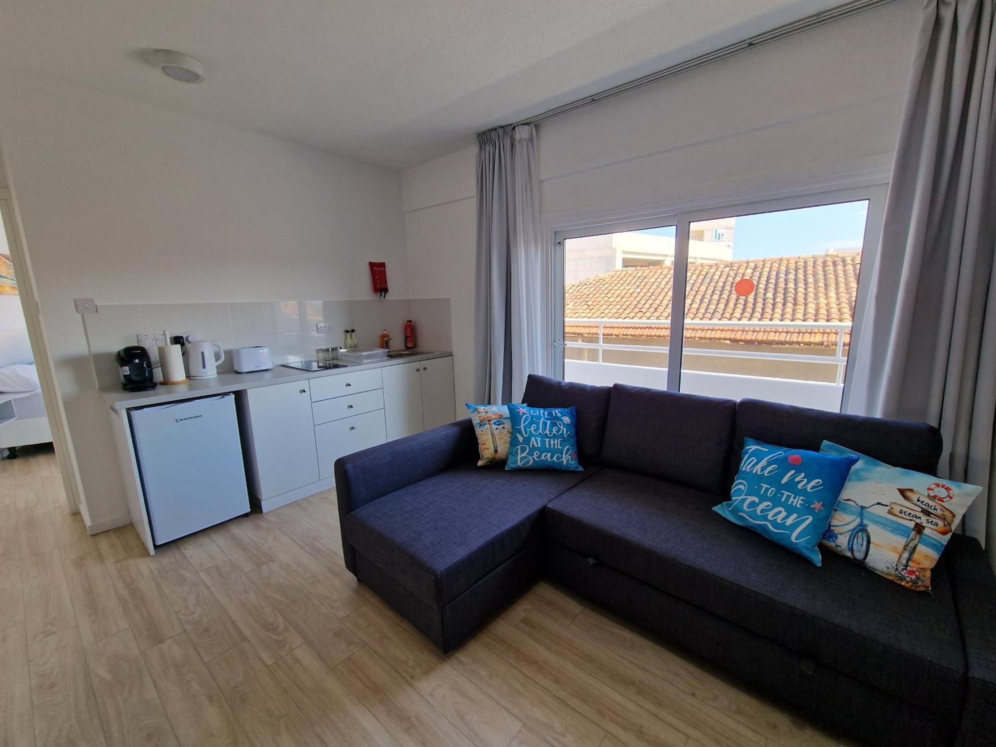 Kitieos Central Apts 100M From Finikoudes Beach Larnaca Extérieur photo