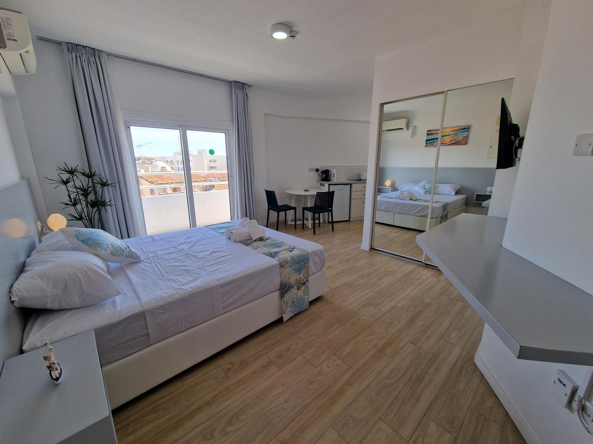 Kitieos Central Apts 100M From Finikoudes Beach Larnaca Extérieur photo